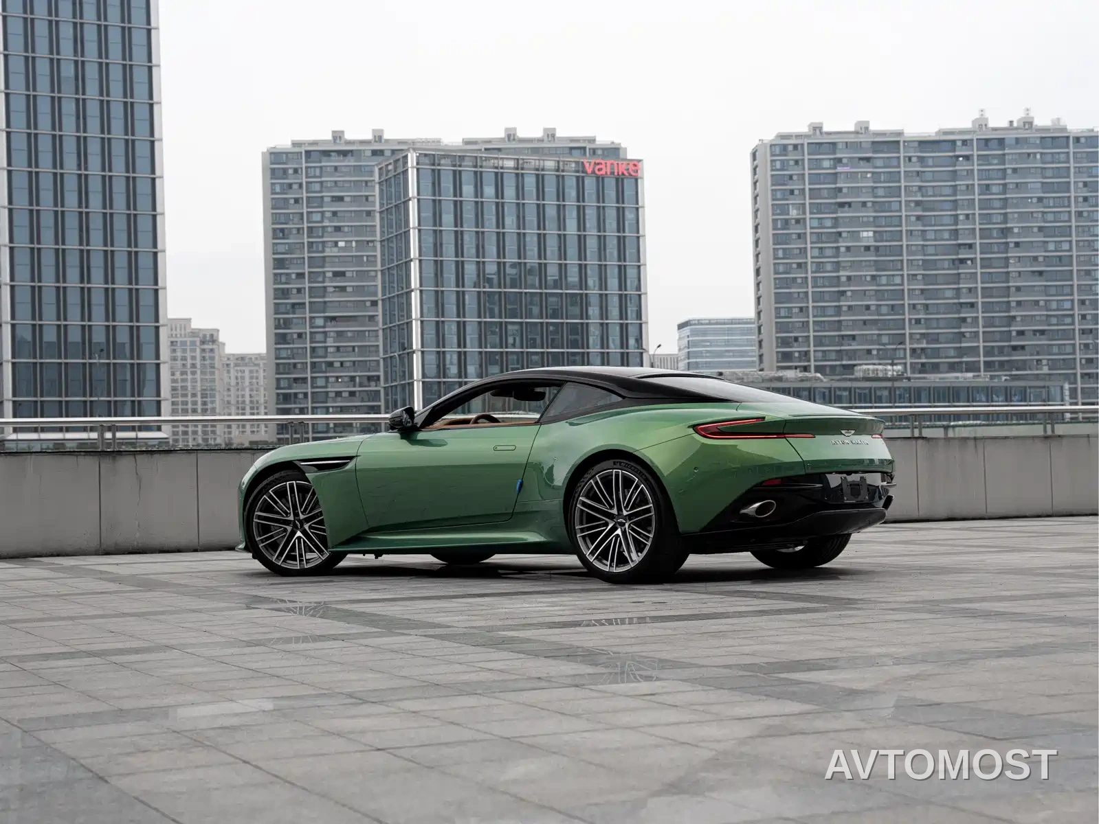 Aston Martin DB12 2025 4.0T V8 Coupe — фото 5