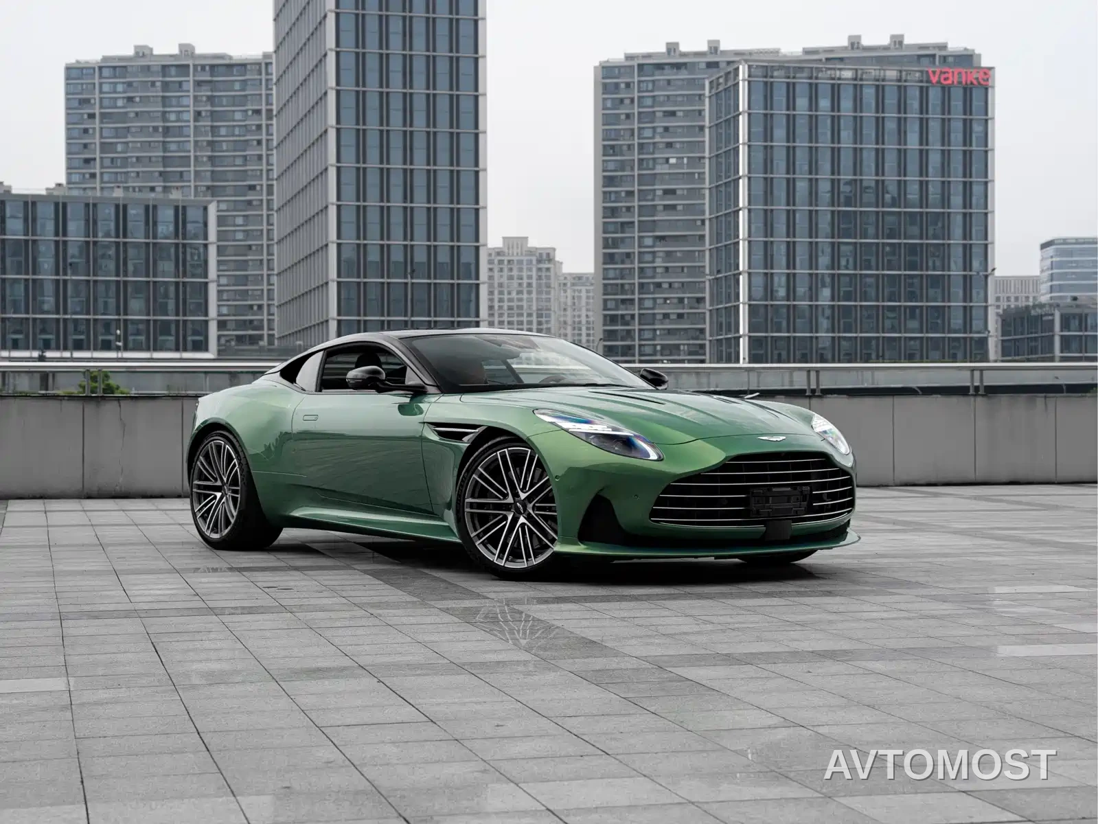 Aston Martin DB12 2025 4.0T V8 Coupe — фото 6
