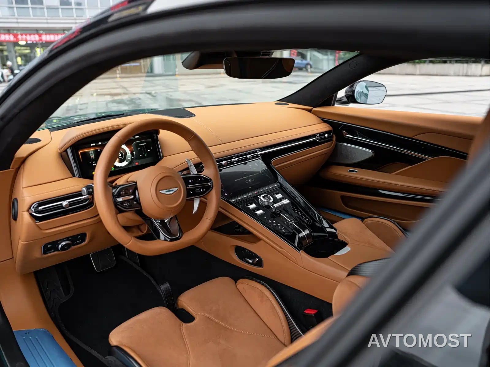 Aston Martin DB12 2025 4.0T V8 Coupe — фото 10