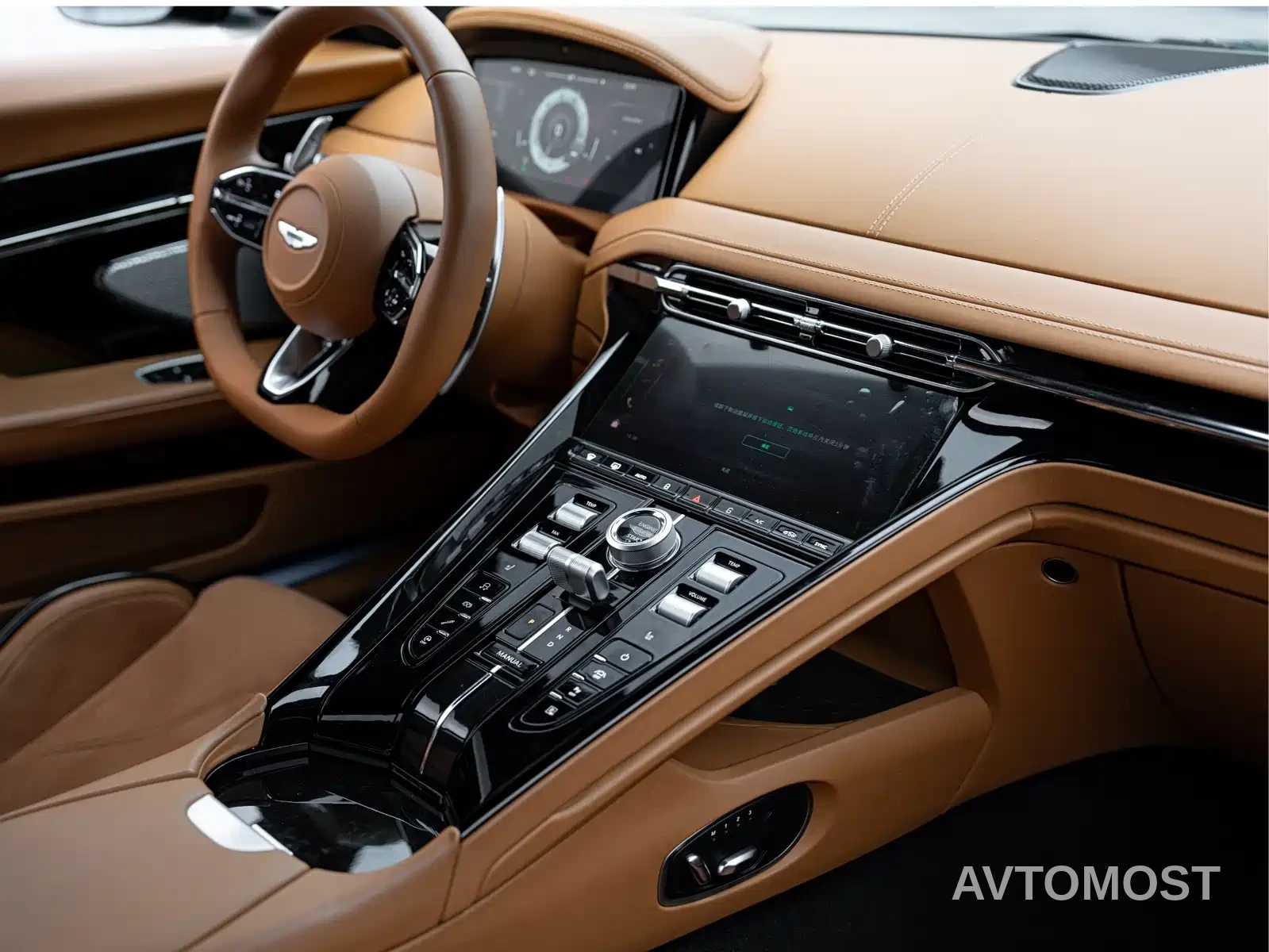 Aston Martin DB12 2025 4.0T V8 Coupe — фото 11