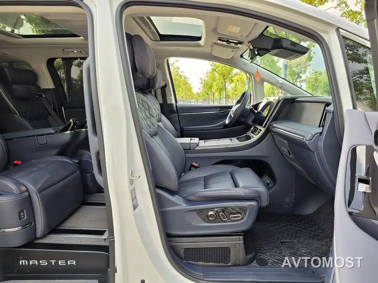 GAC Trumpchi Xiangwang M8 2025 Model QianKun Series Ultra First Class — фото 6