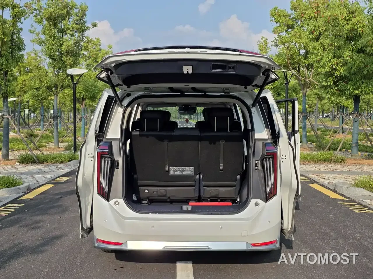 GAC Trumpchi Xiangwang M8 2025 Model QianKun Series Ultra First Class — фото 13