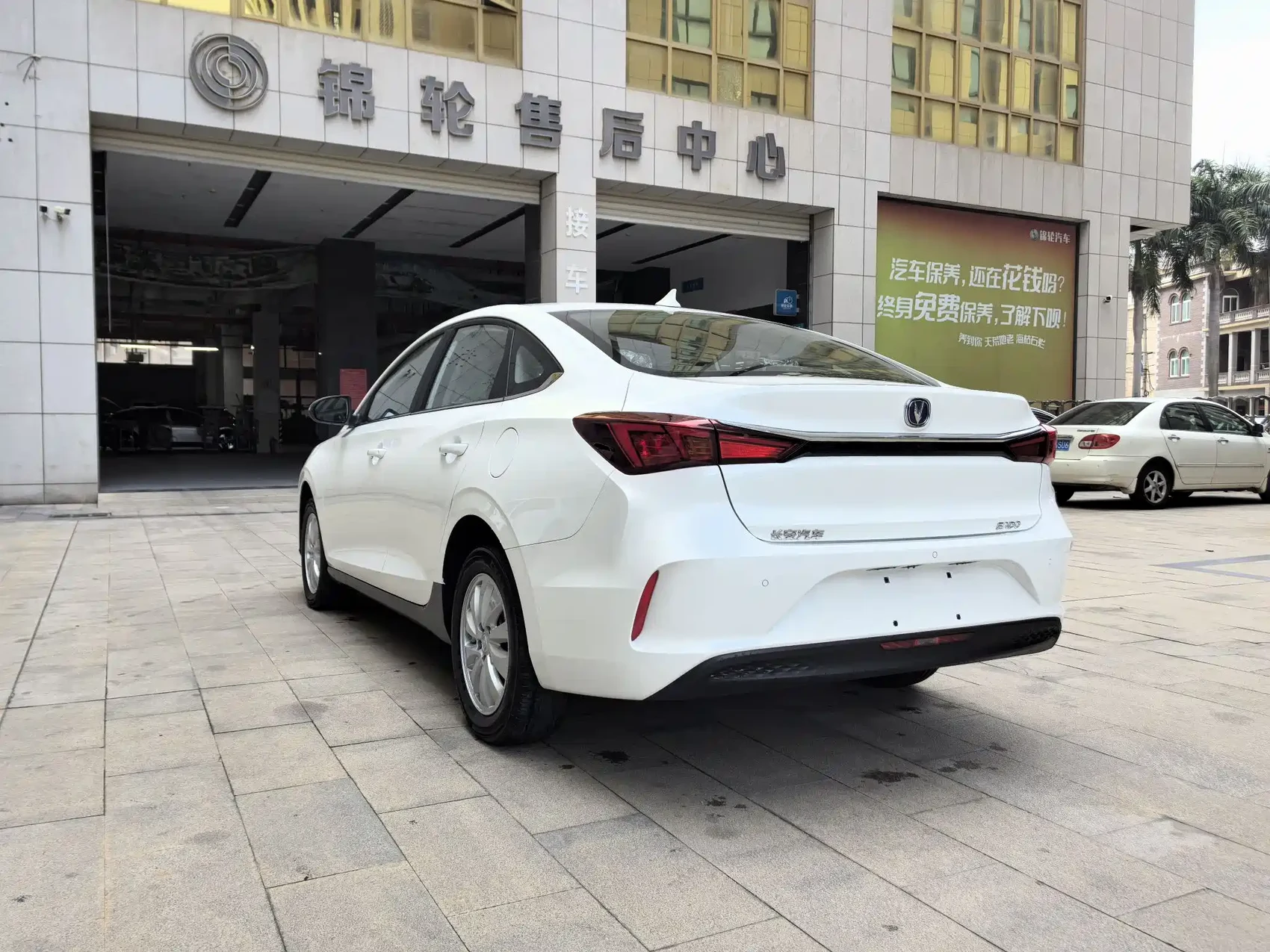 Changan Eado New Energy 2022 EV460 Smart Ride-Hailing Edition (LFP) — фото 3