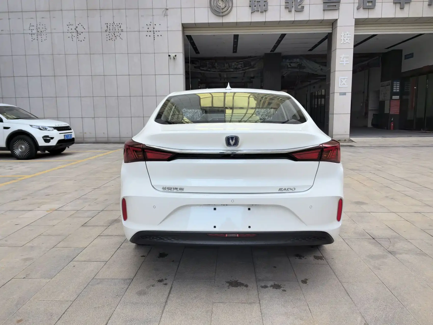 Changan Eado New Energy 2022 EV460 Smart Ride-Hailing Edition (LFP) — фото 4