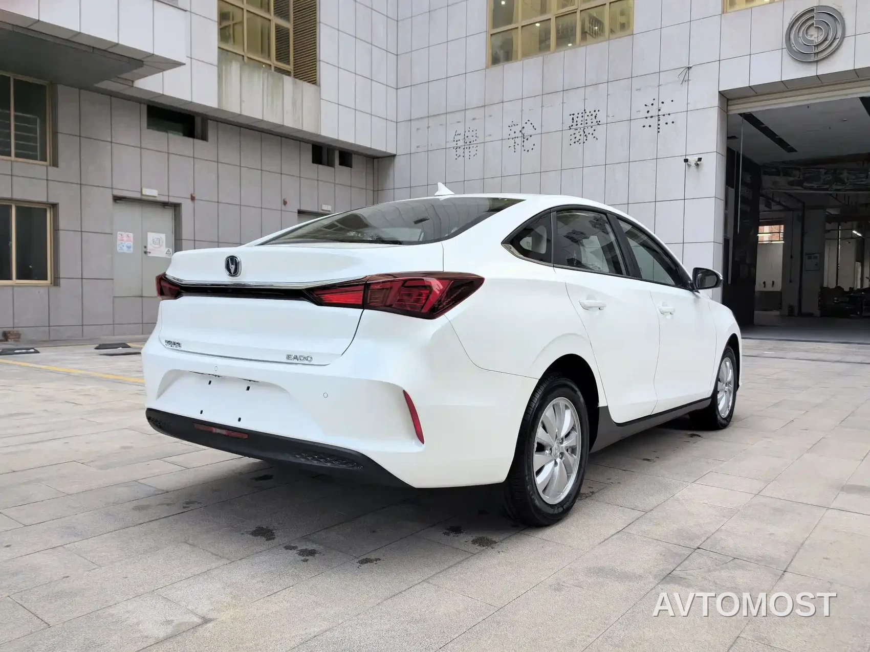 Changan Eado New Energy 2022 EV460 Smart Ride-Hailing Edition (LFP) — фото 5