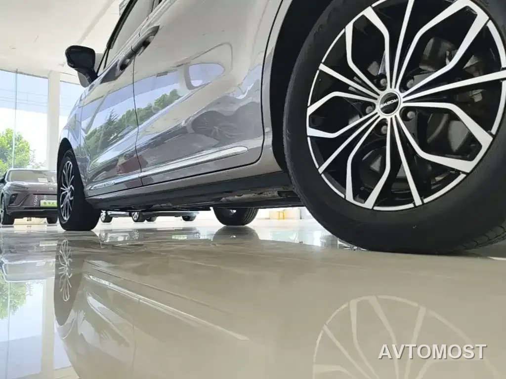 Roewe iMAX8 EV 2025 Model 1.5T DMH Land Premium Edition — фото 19