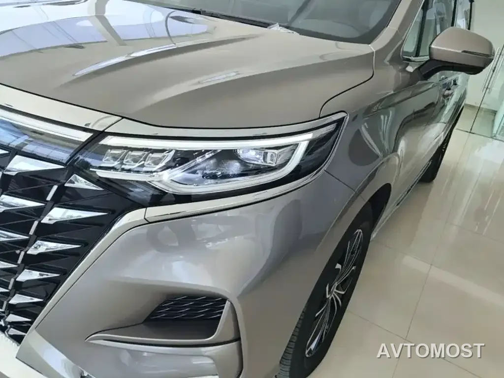 Roewe iMAX8 EV 2025 Model 1.5T DMH Land Premium Edition — фото 21