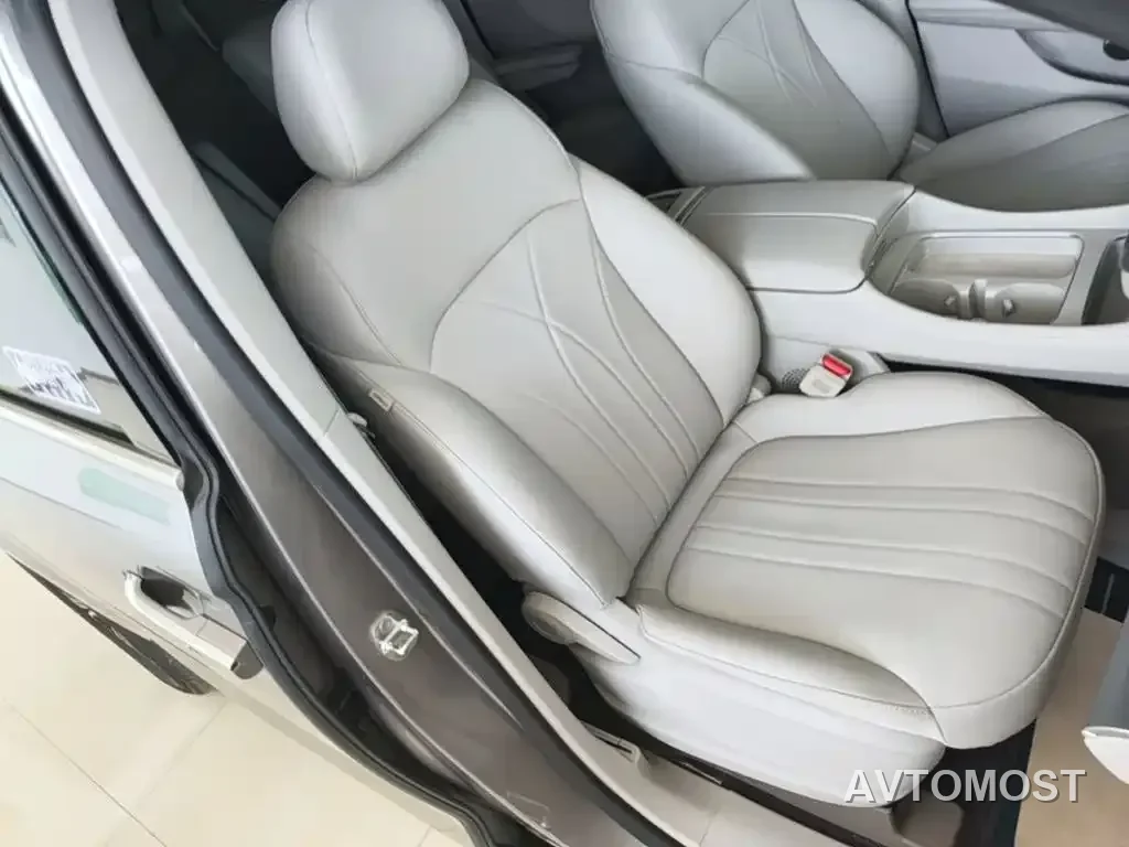 Roewe iMAX8 EV 2025 Model 1.5T DMH Land Premium Edition — фото 22
