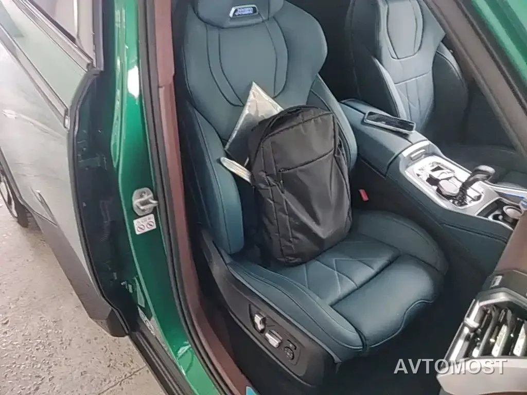 BMW XM 2023 50e — фото 23