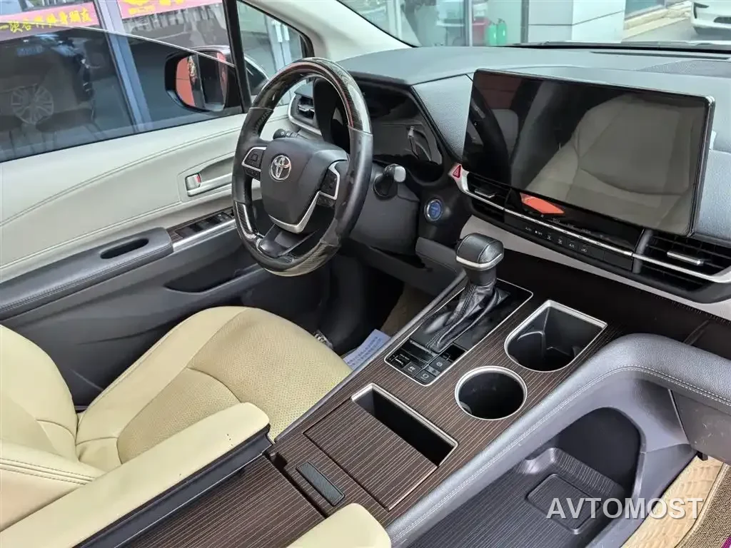 Toyota Sienna 2021 2.5L Hybrid Comfort Edition — фото 6