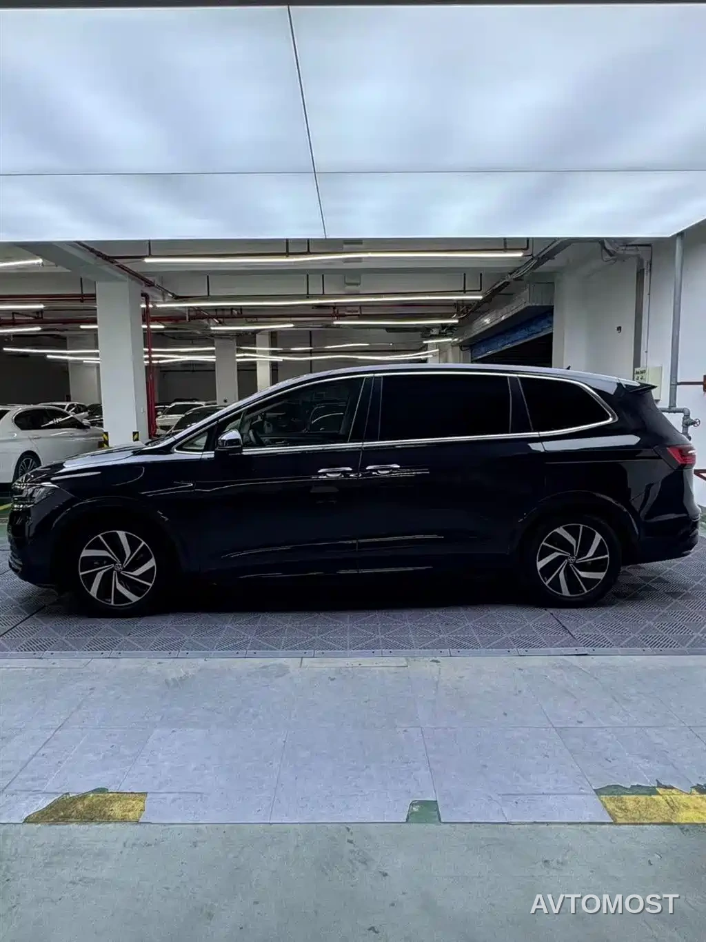 Volkswagen Viloran 2020 330TSI Luxury Edition — фото 4