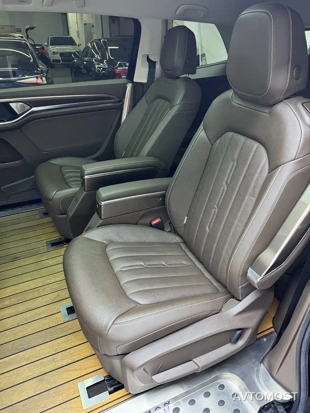 Volkswagen Viloran 2020 330TSI Luxury Edition — фото 8