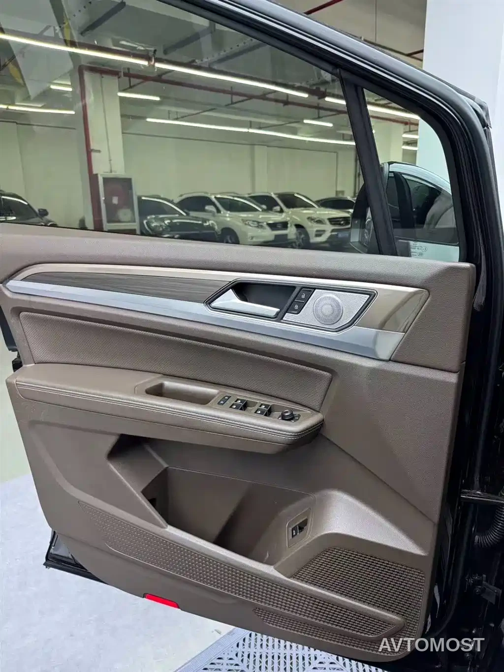 Volkswagen Viloran 2020 330TSI Luxury Edition — фото 11
