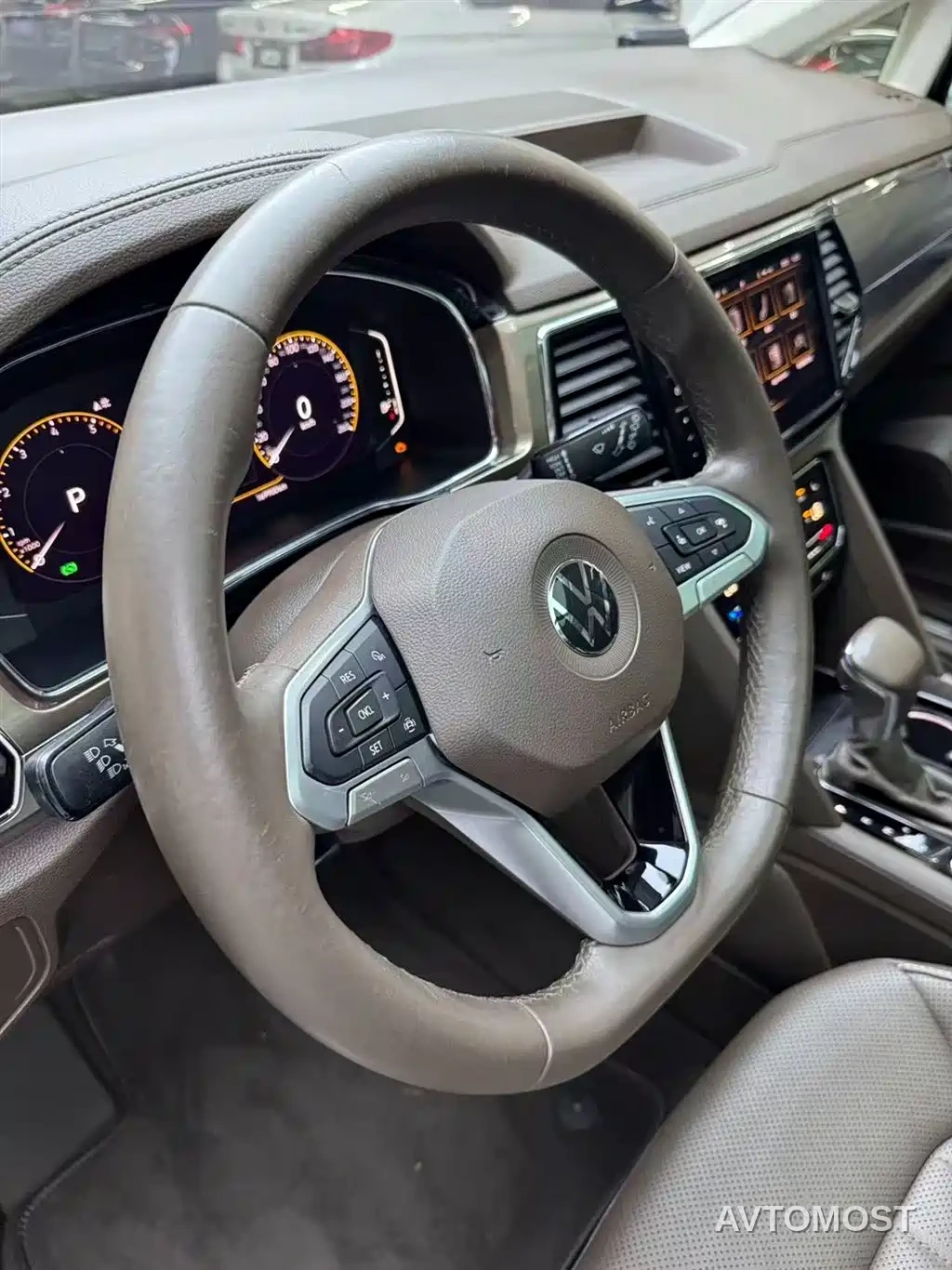 Volkswagen Viloran 2020 330TSI Luxury Edition — фото 13