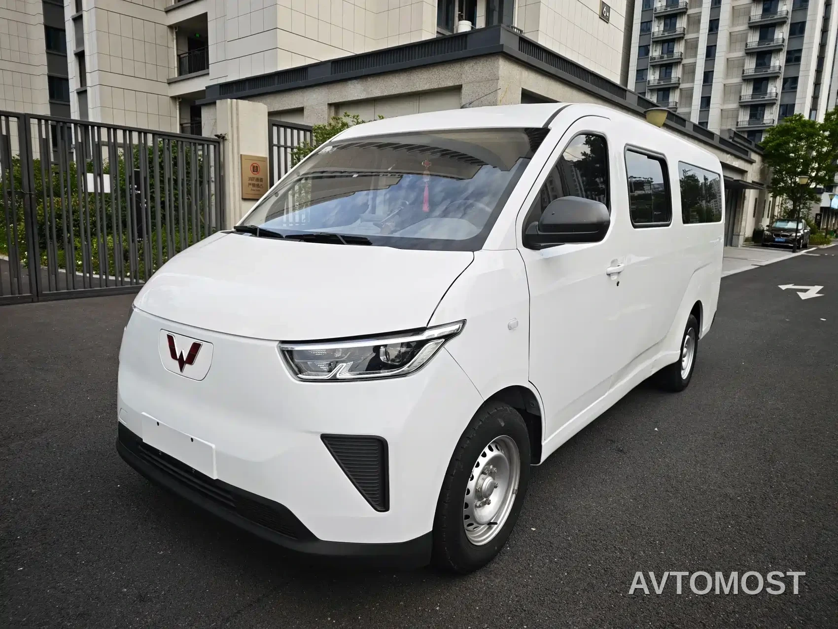 Wuling Yangguang 2024 300km Comfort Passenger Version 60kW — фото 1