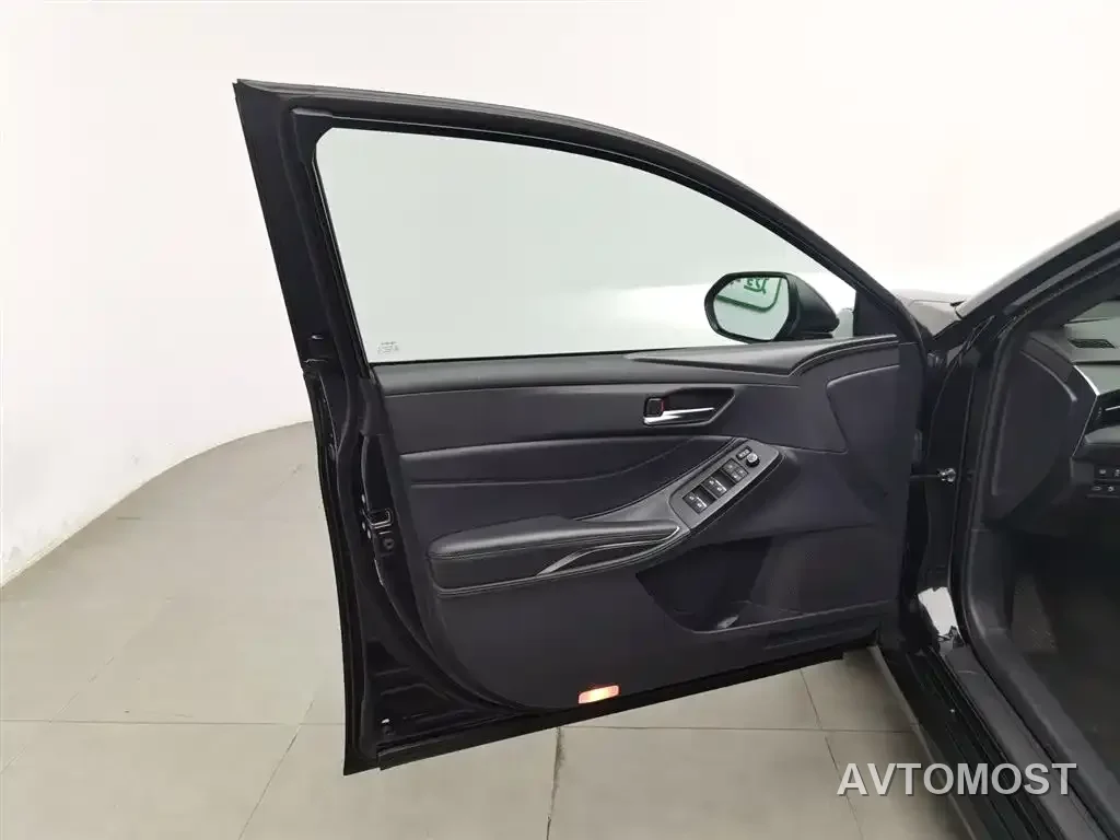 Toyota Avalon 2019 Hybrid 2.5L Luxury Edition China VI — фото 8