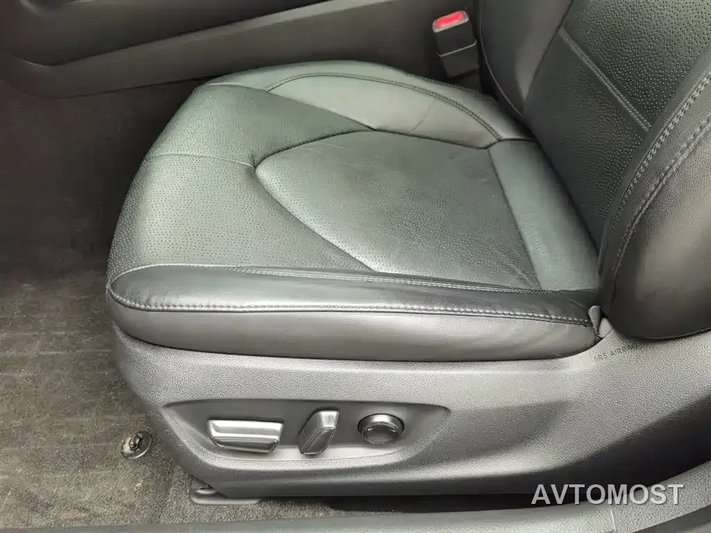 Toyota Avalon 2019 Hybrid 2.5L Luxury Edition China VI — фото 19