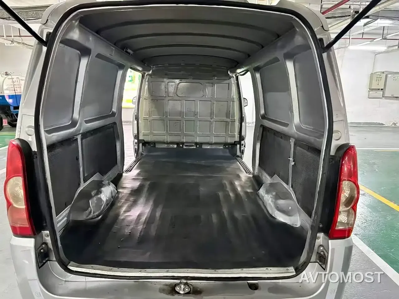 Wuling EV50 2021 Van Logistics Vehicle with Bochuang Penghui 43.2kWh Liuji Electronic Control — фото 6