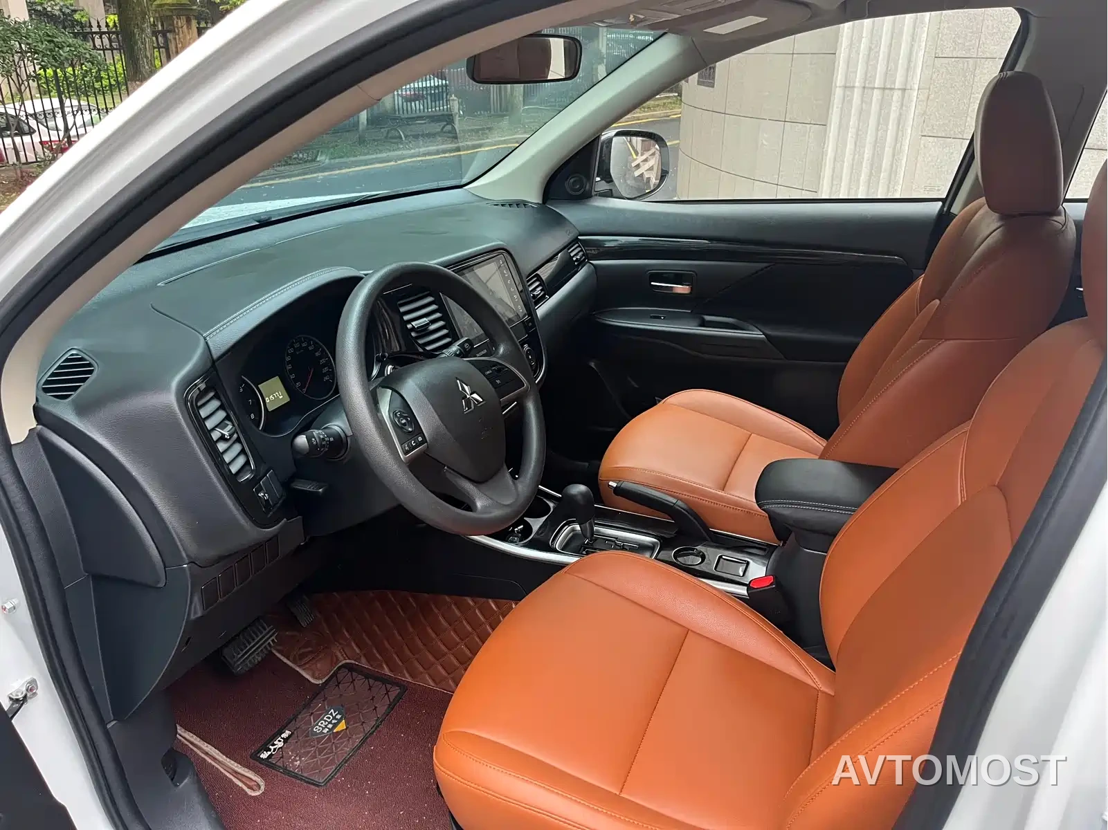 Mitsubishi Outlander 2021 2.0L 2WD Smooth Ride Version 5-Seater — фото 7