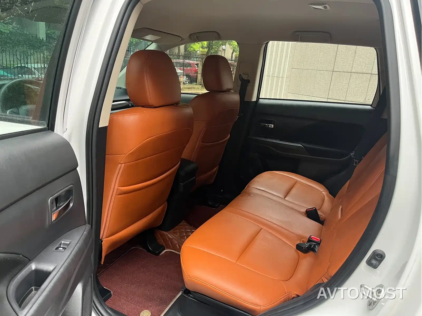 Mitsubishi Outlander 2021 2.0L 2WD Smooth Ride Version 5-Seater — фото 8