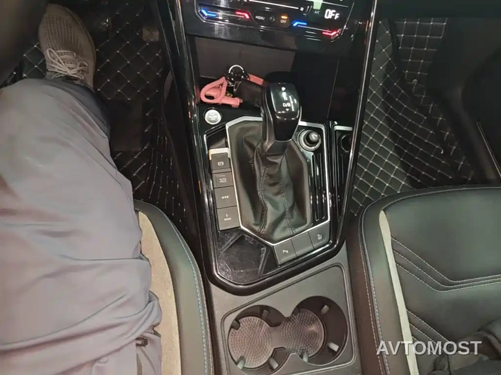 Volkswagen Tayron GTE Plug-in Hybrid 2020 Model 1.4T Luxury — фото 14