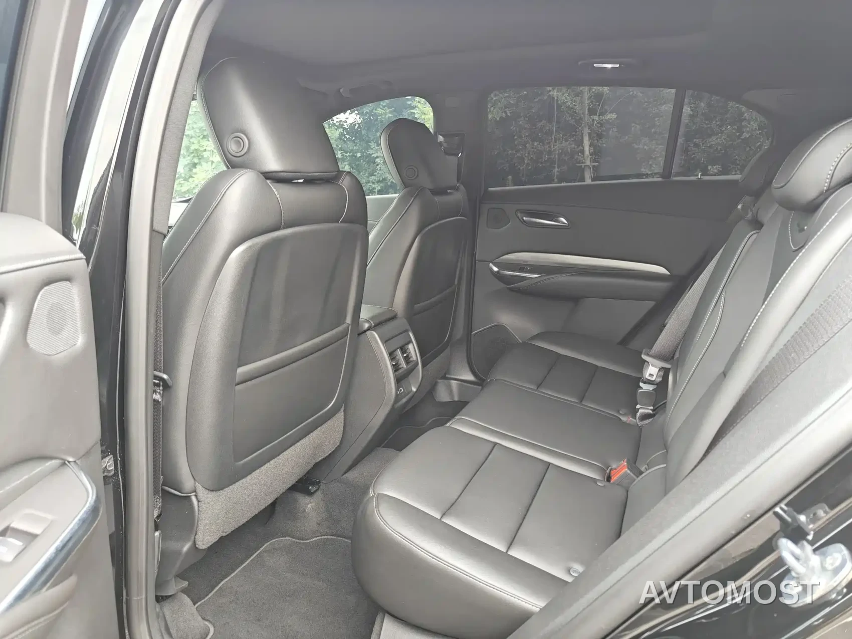 Cadillac XT4 2024 28T 2WD Luxury — фото 7
