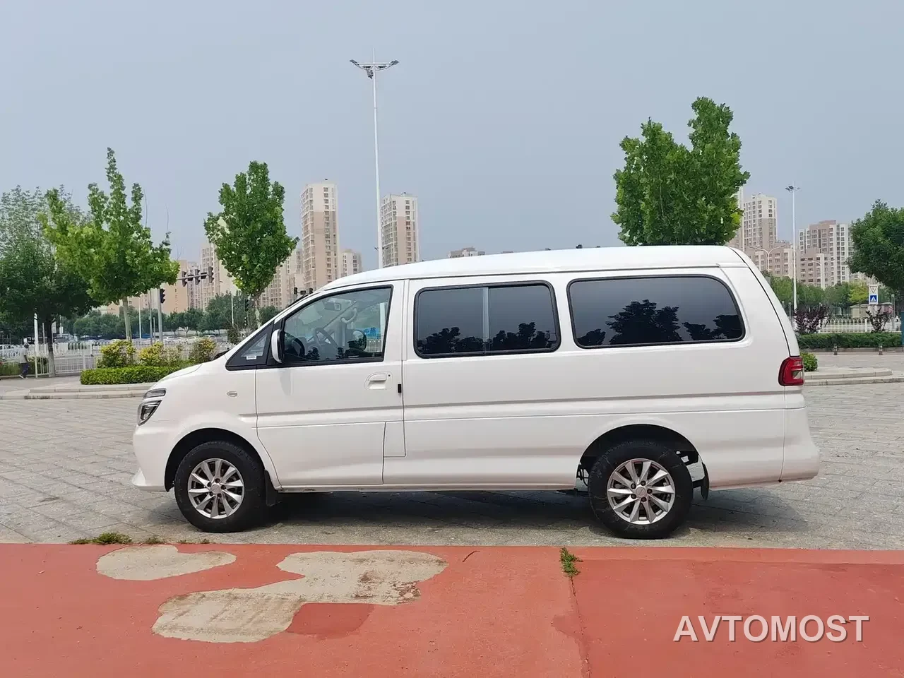 Dongfeng Fengxing Lingzhi New Energy 2025 Model 410km Standard Edition Basic 7-seater — фото 4