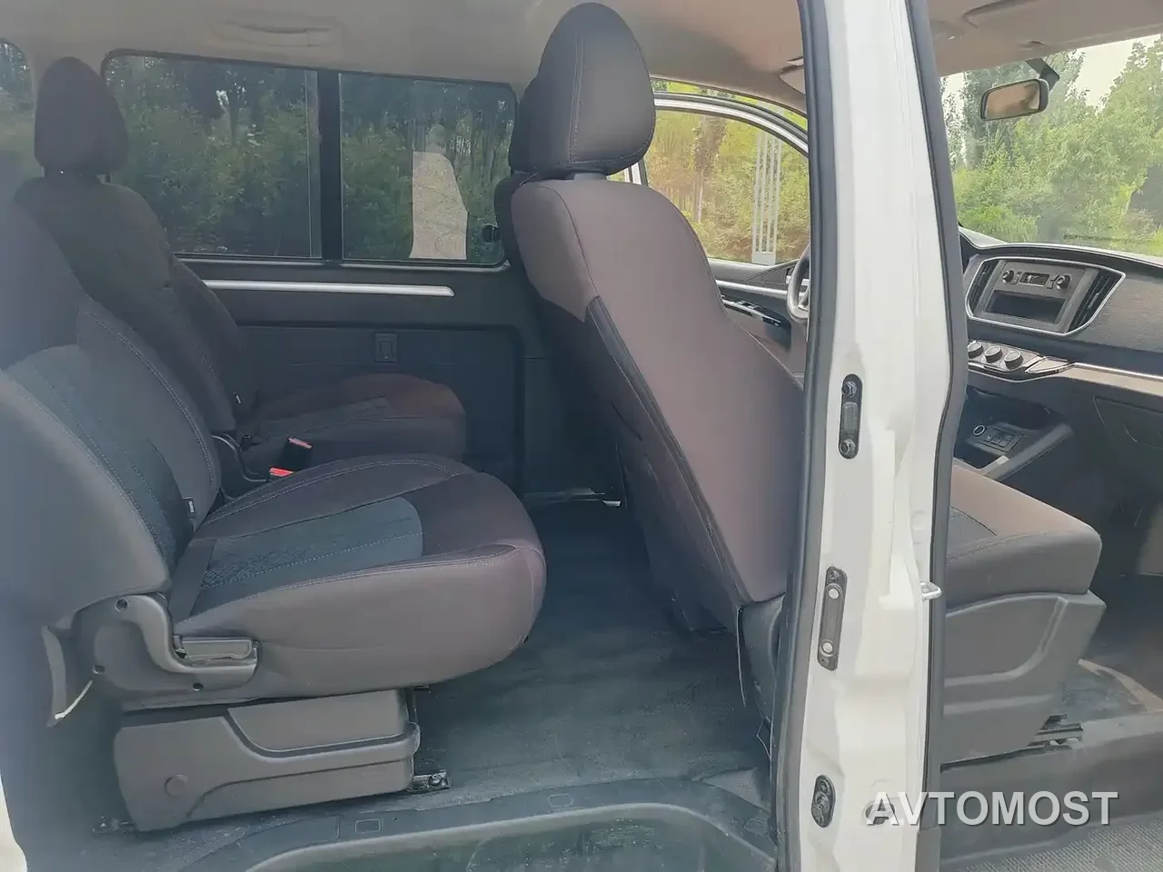 Dongfeng Fengxing Lingzhi New Energy 2025 Model 410km Standard Edition Basic 7-seater — фото 15