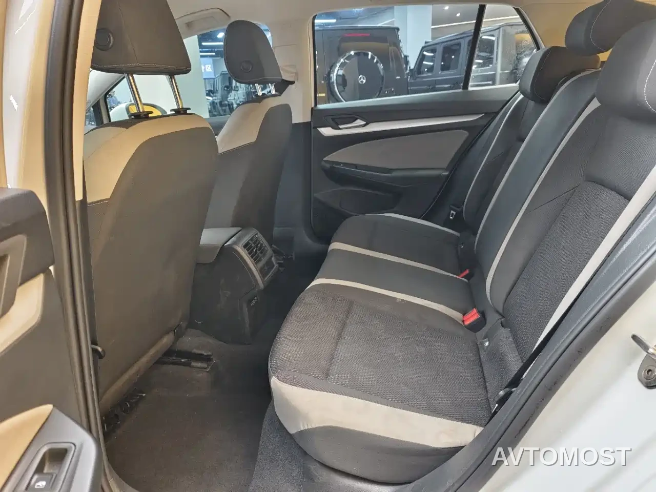 Volkswagen Golf 2023 200TSI DSG Pro — фото 10