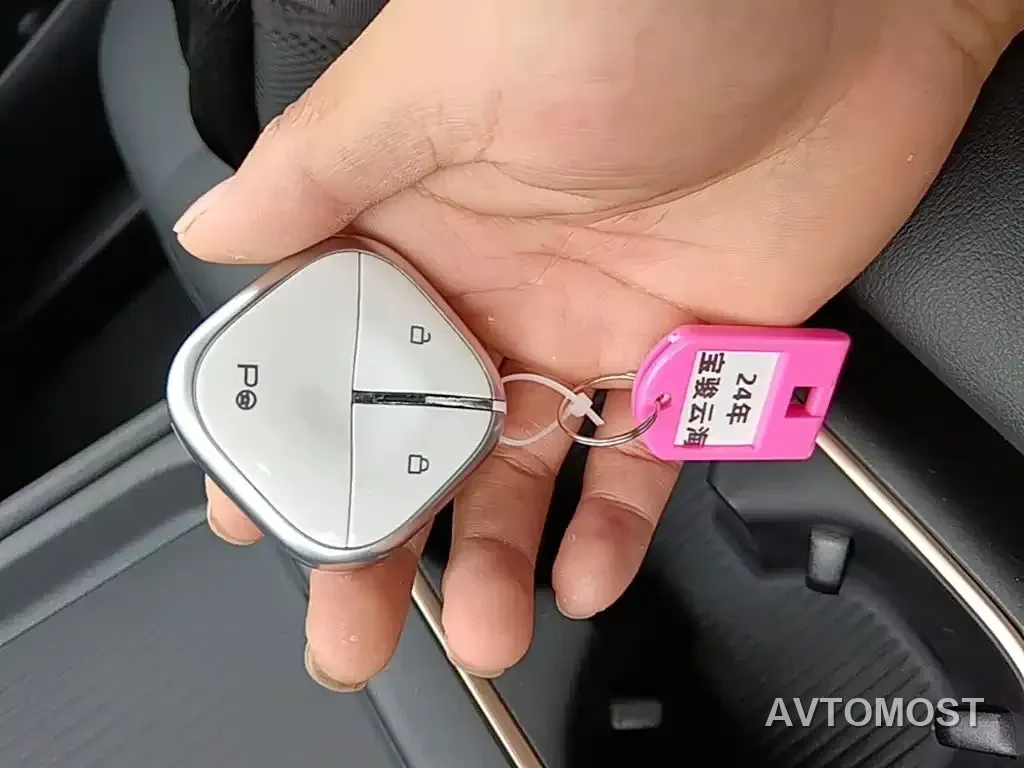 Baojun Yunhai 2024 140km Plug-in Hybrid — фото 9