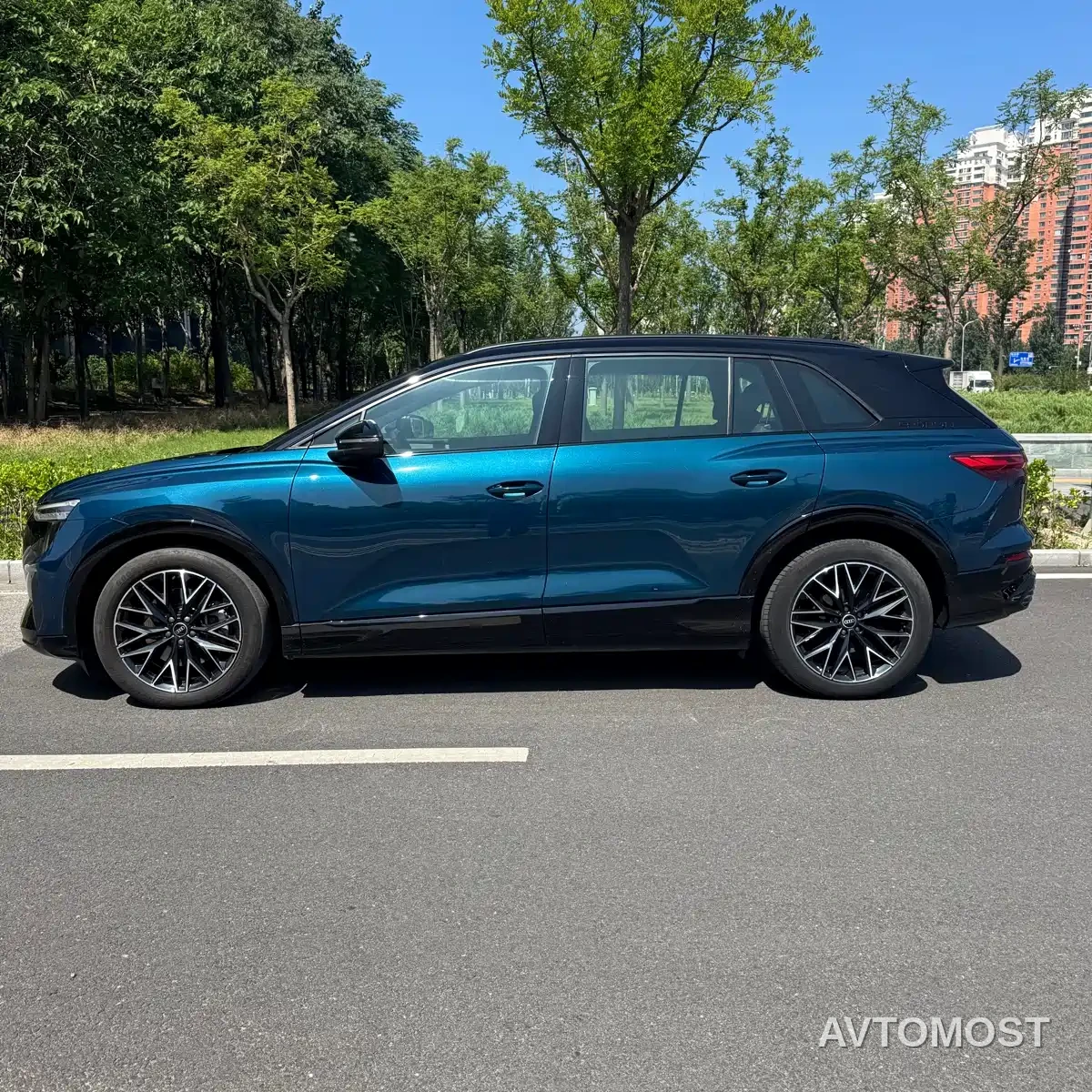 Audi Q5 e-tron 2022 40 e-tron Starlight Mech Suit — фото 3