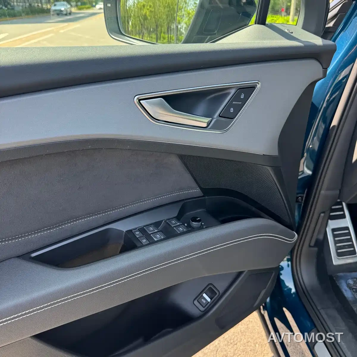 Audi Q5 e-tron 2022 40 e-tron Starlight Mech Suit — фото 16