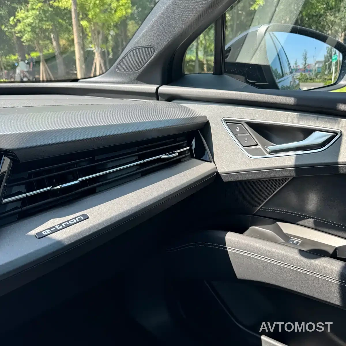 Audi Q5 e-tron 2022 40 e-tron Starlight Mech Suit — фото 25