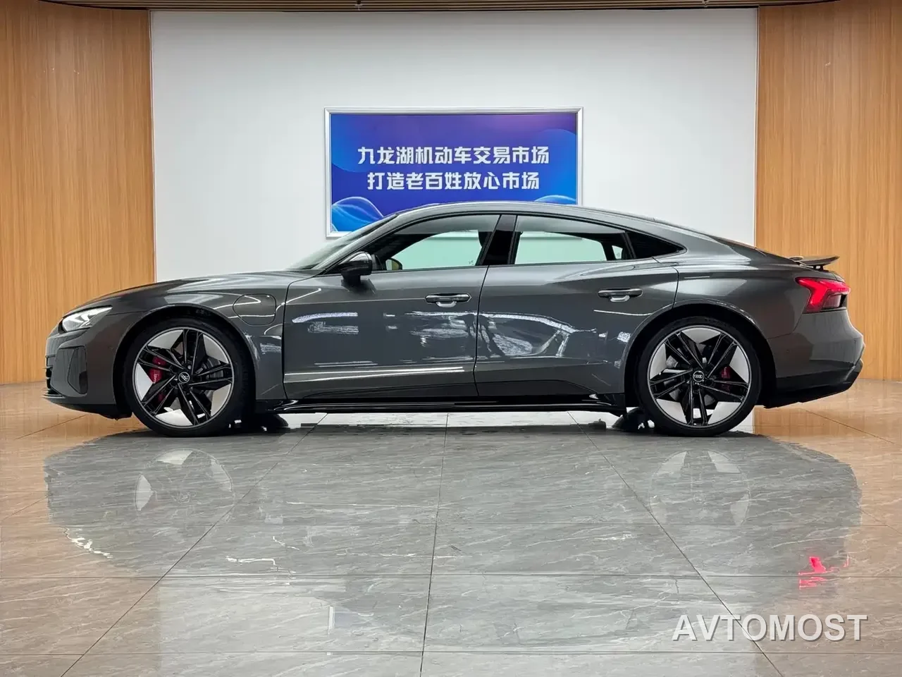 Audi RS e-tron GT 2023 Base Model — фото 8
