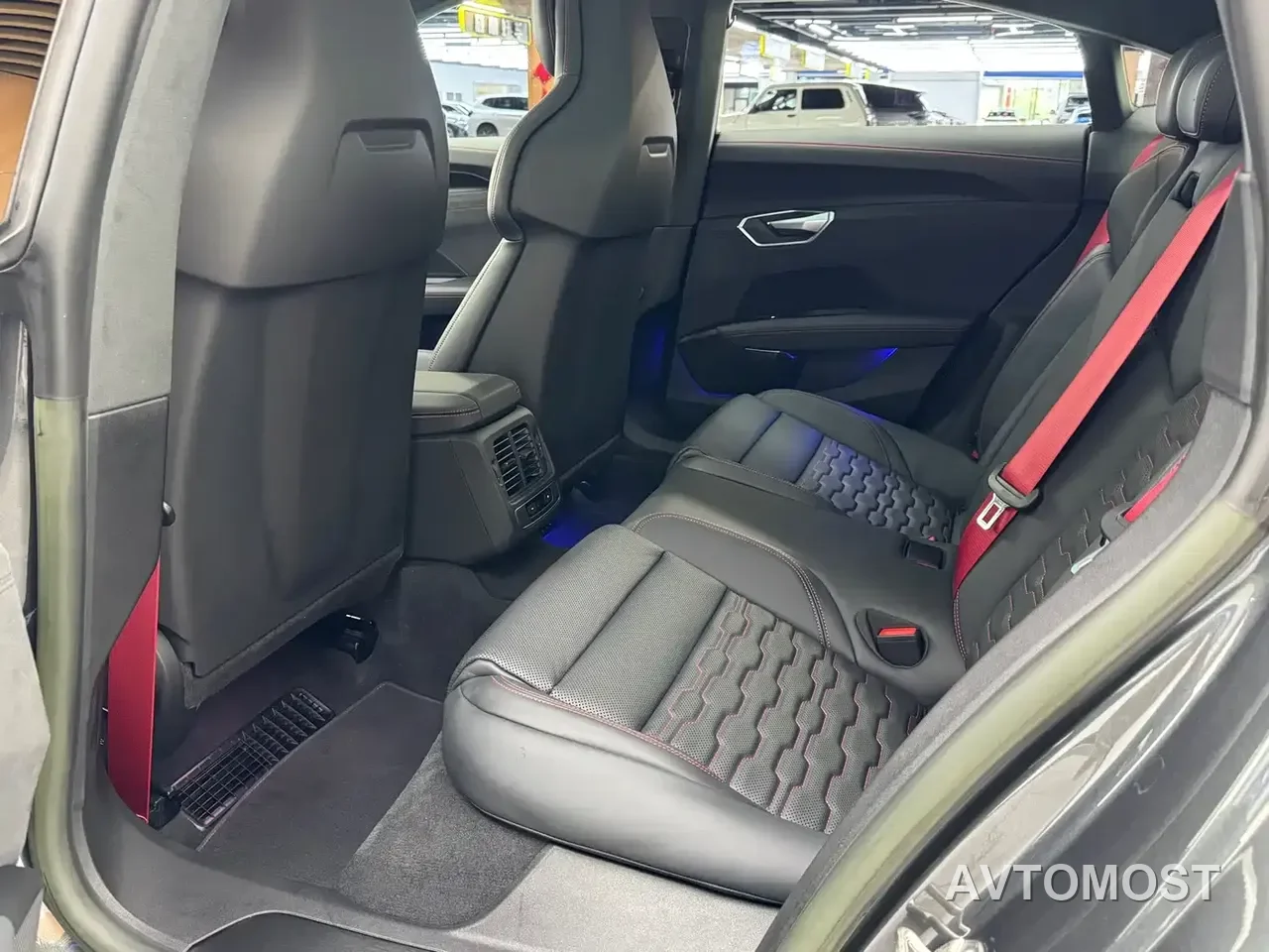 Audi RS e-tron GT 2023 Base Model — фото 10