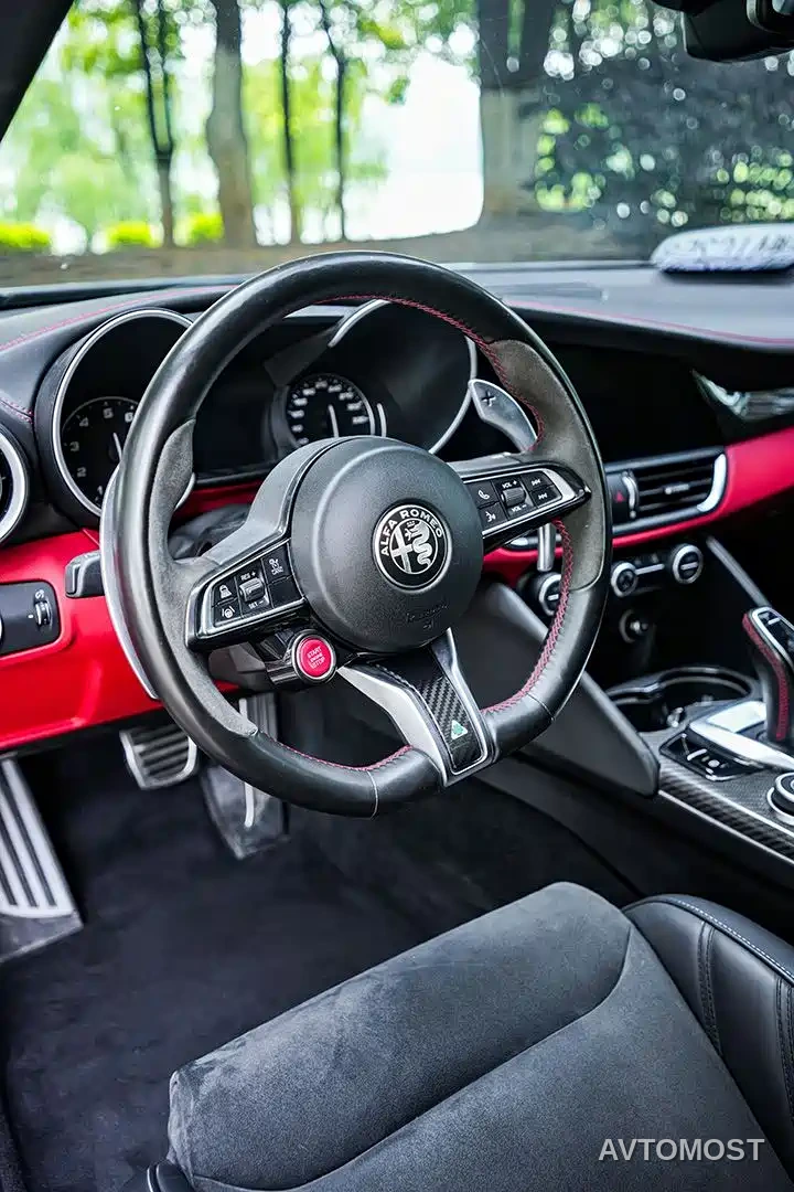 Alfa Romeo Giulia 2020 2.9T 510HP Quadrifoglio Edition — фото 10