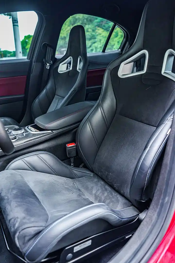 Alfa Romeo Giulia 2020 2.9T 510HP Quadrifoglio Edition — фото 11