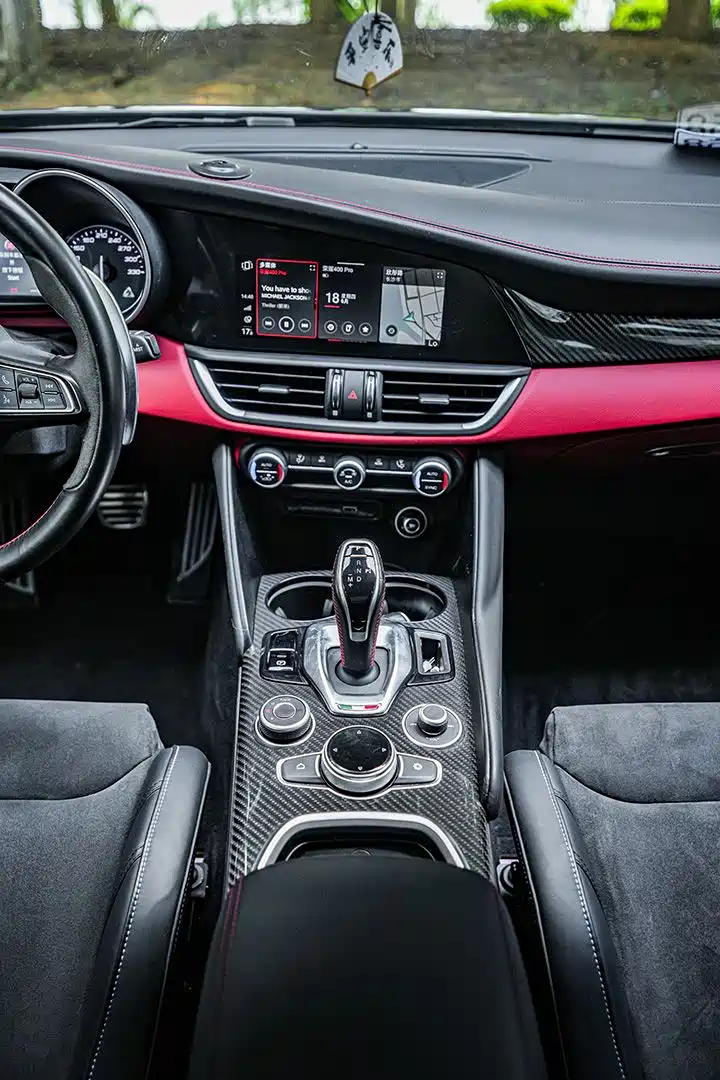Alfa Romeo Giulia 2020 2.9T 510HP Quadrifoglio Edition — фото 14