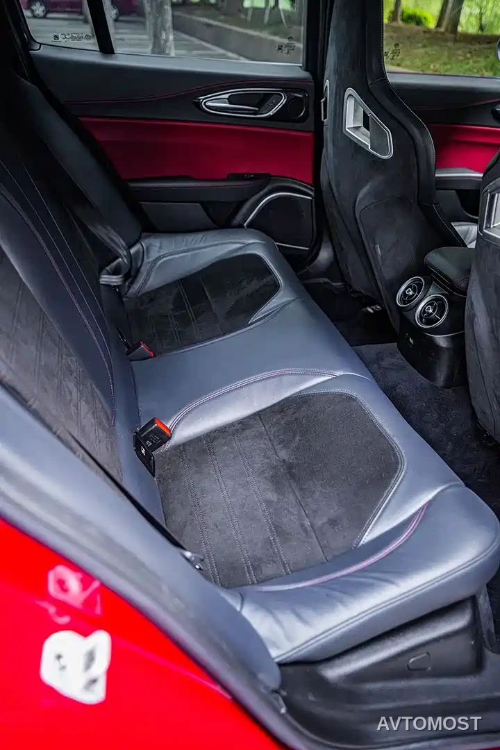 Alfa Romeo Giulia 2020 2.9T 510HP Quadrifoglio Edition — фото 15