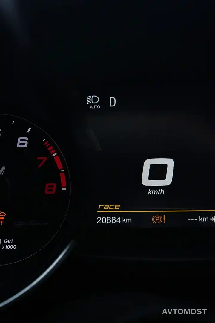 Alfa Romeo Giulia 2020 2.9T 510HP Quadrifoglio Edition — фото 16