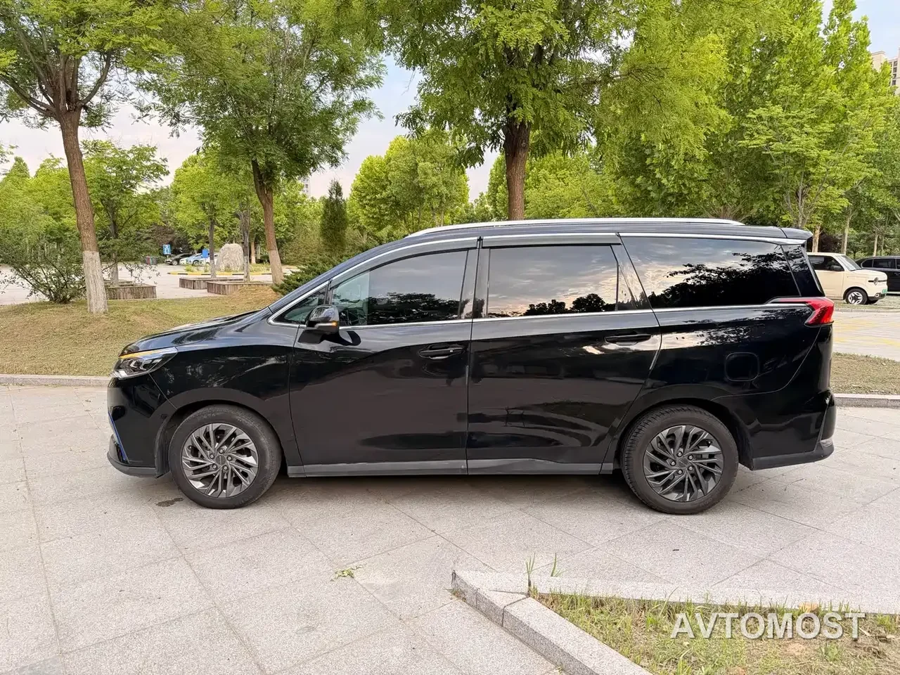 SAIC MAXUS EUNIQ 5 2020 1.3T PLUG IN Premium Edition — фото 7