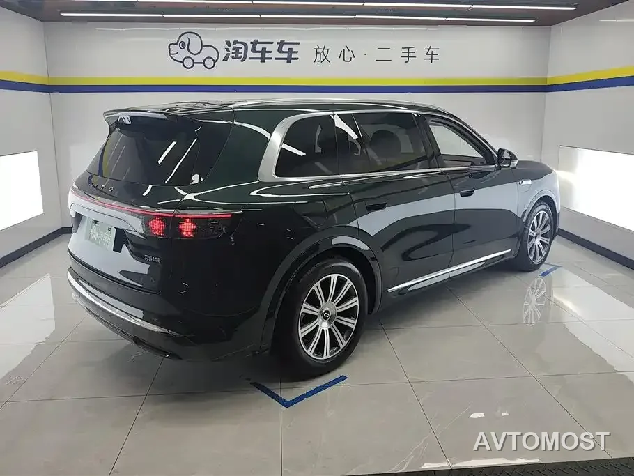 AITO M8 2025 Extended Range Max 37kWh 5-Seater — фото 3