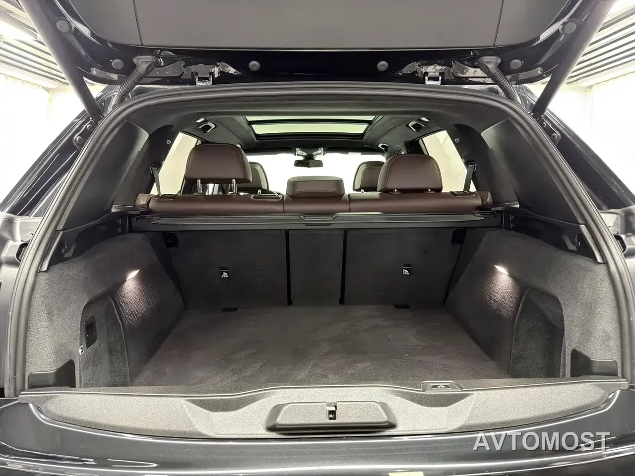 BMW X5 2022 Model xDrive 40Li M Sport Package — фото 3