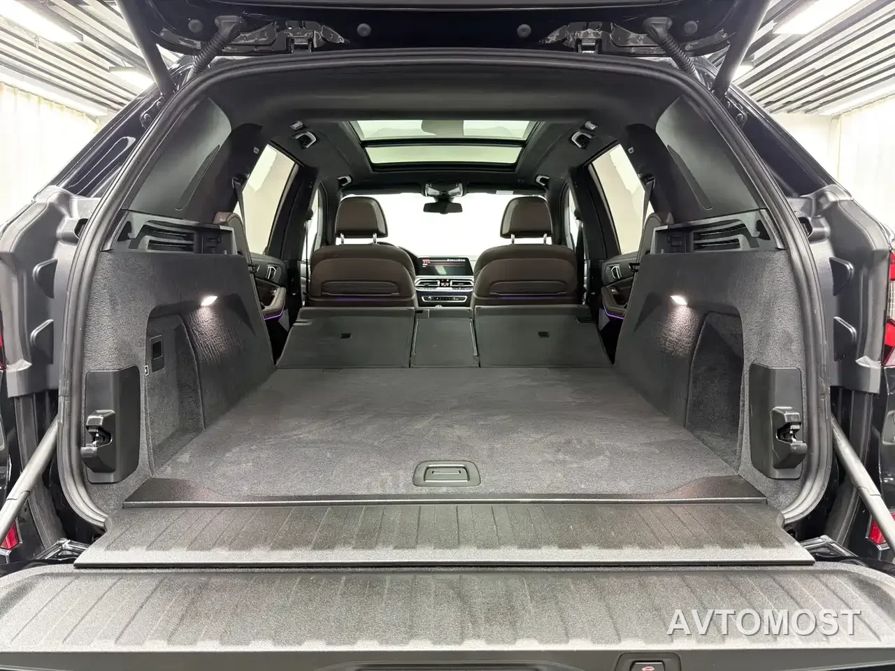 BMW X5 2022 Model xDrive 40Li M Sport Package — фото 4