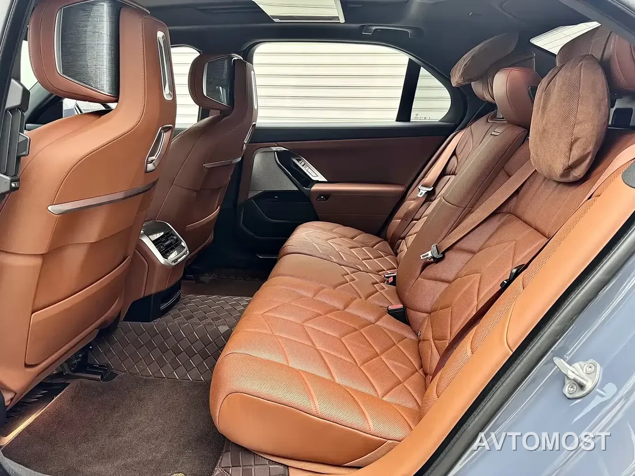 BMW i7 2023 eDrive50L Premium Luxury Package — фото 10
