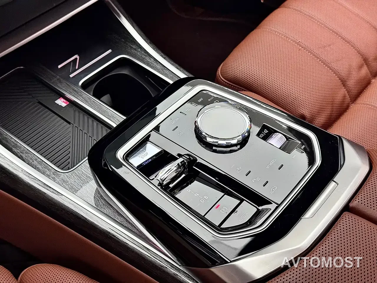 BMW i7 2023 eDrive50L Premium Luxury Package — фото 15