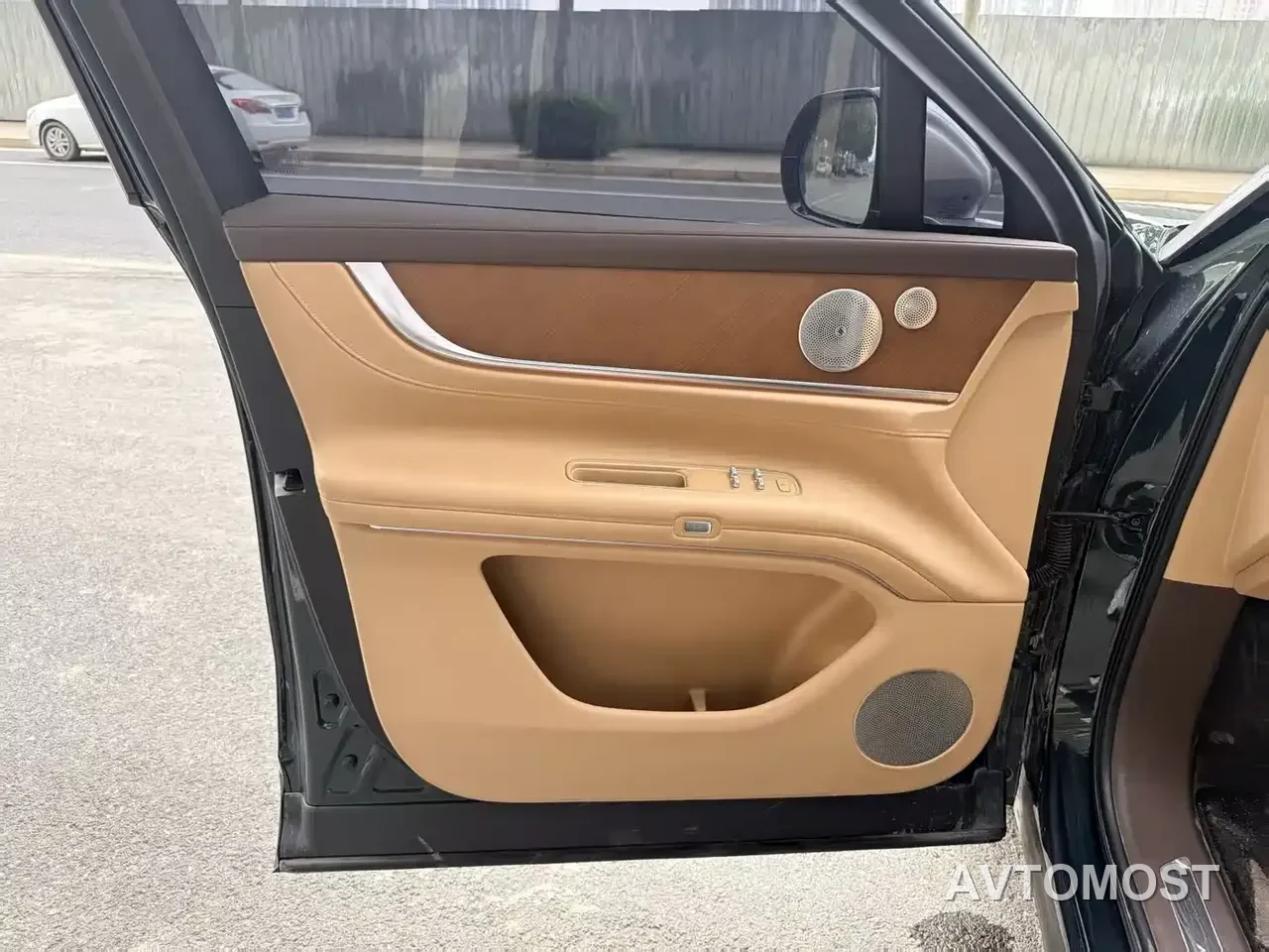 AITO M9 2024 Range Extender Max Edition 42kWh 6-seater — фото 12