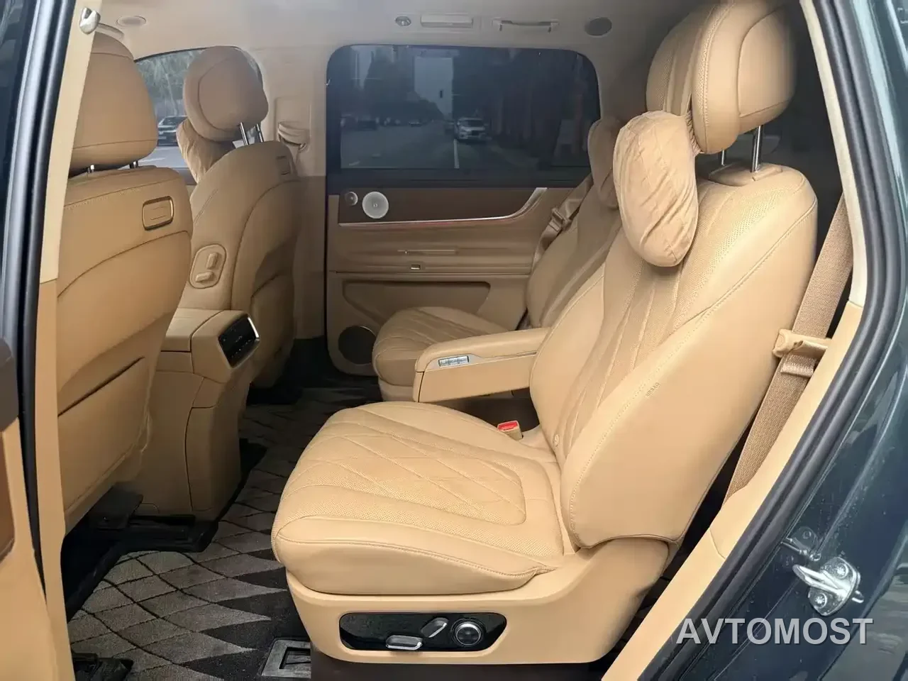 AITO M9 2024 Range Extender Max Edition 42kWh 6-seater — фото 15