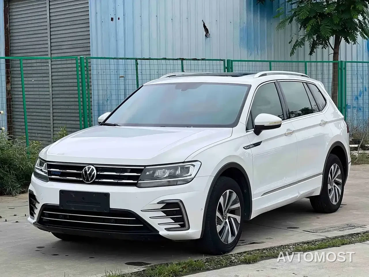 Volkswagen Tiguan L PHEV 2021 430PHEV Plug-in Hybrid Premium — фото 1