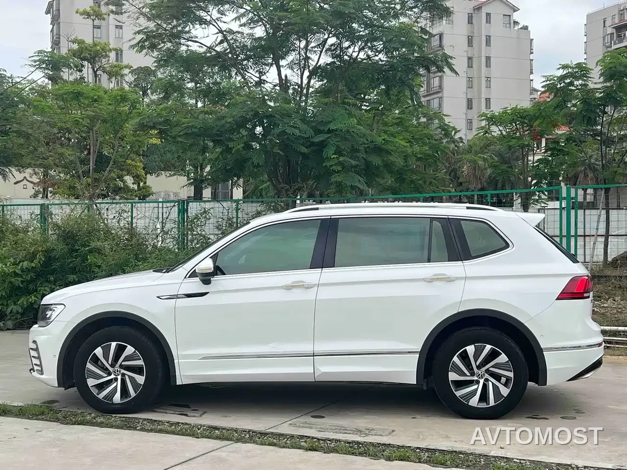 Volkswagen Tiguan L PHEV 2021 430PHEV Plug-in Hybrid Premium — фото 3
